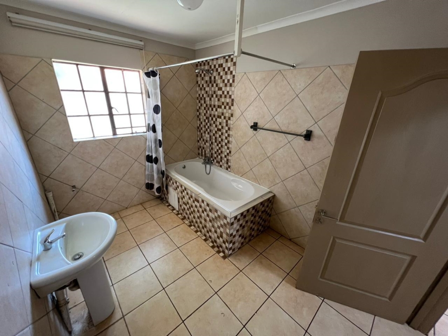 To Let 2 Bedroom Property for Rent in Melodie North West